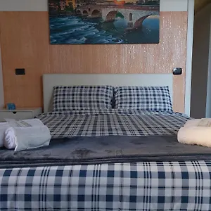 Palazzo Ponte Pietra Apartment