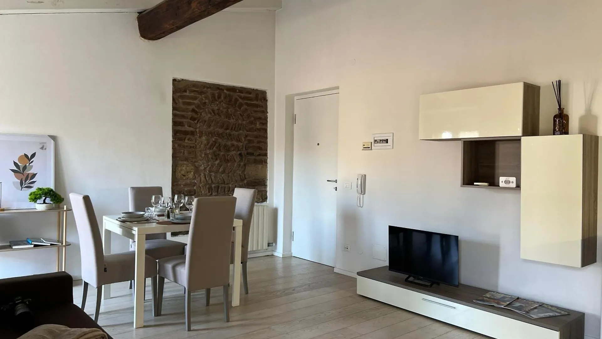 Casa Milu - Vicolo Satiro, Old Town Apartment Verona Italy