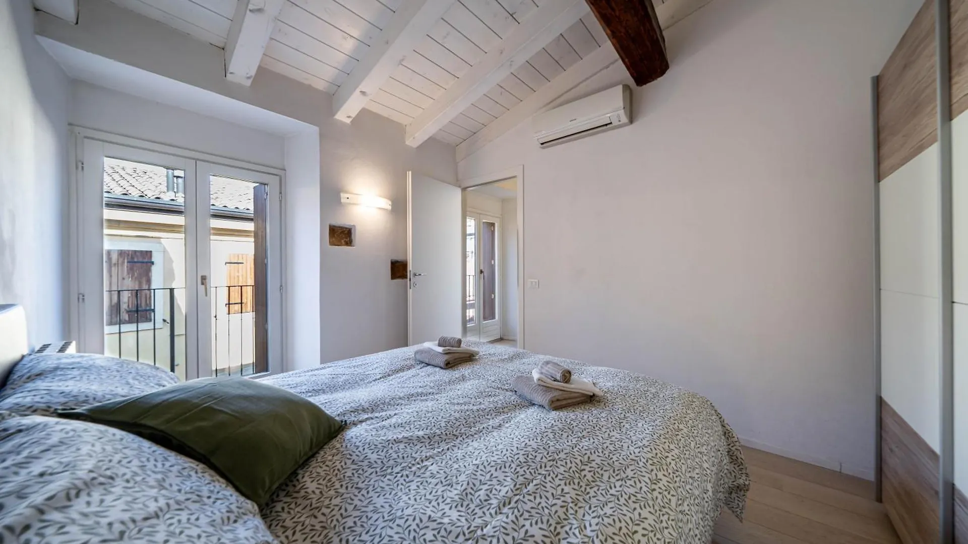 Casa Milu - Vicolo Satiro, Old Town Apartment Verona 0*,  Italy
