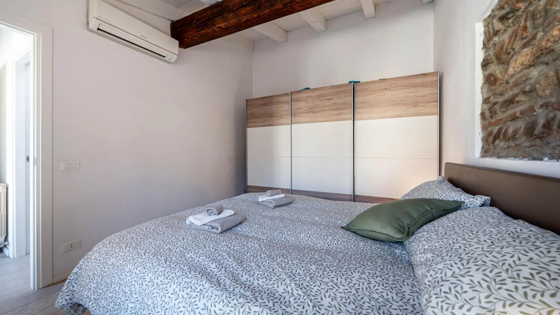 Casa Milu - Vicolo Satiro, Old Town Apartment Verona Italy