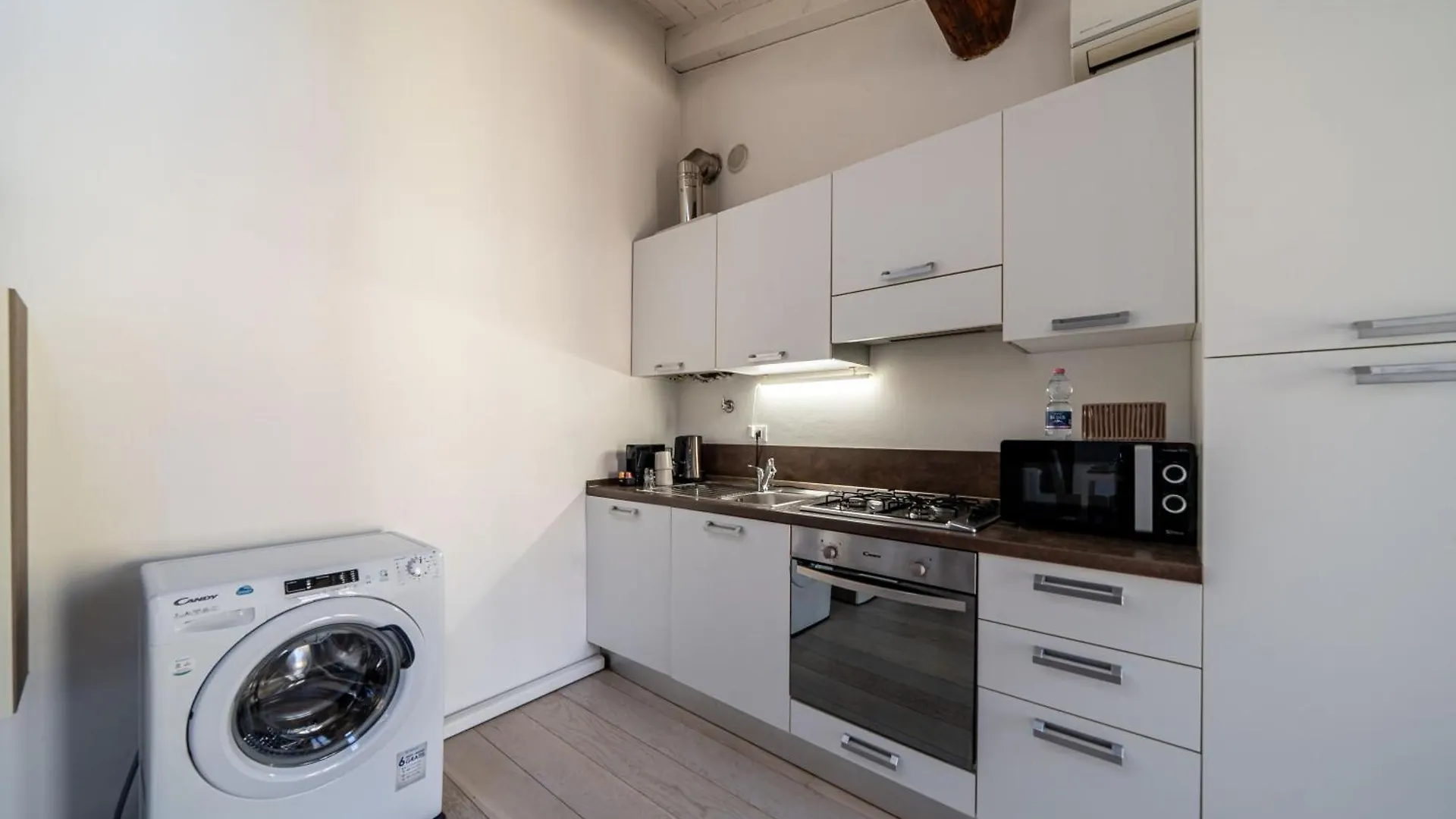 Casa Milu - Vicolo Satiro, Old Town Apartment Verona
