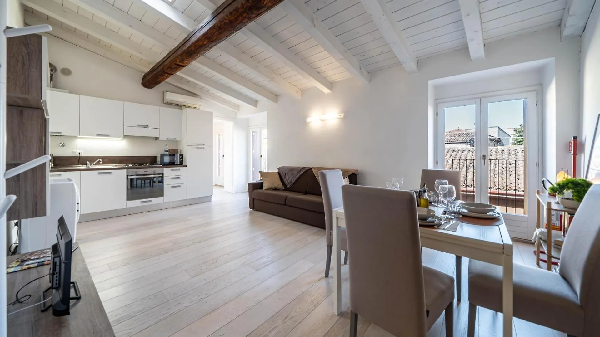 Casa Milu - Vicolo Satiro, Old Town Apartment Verona Italy