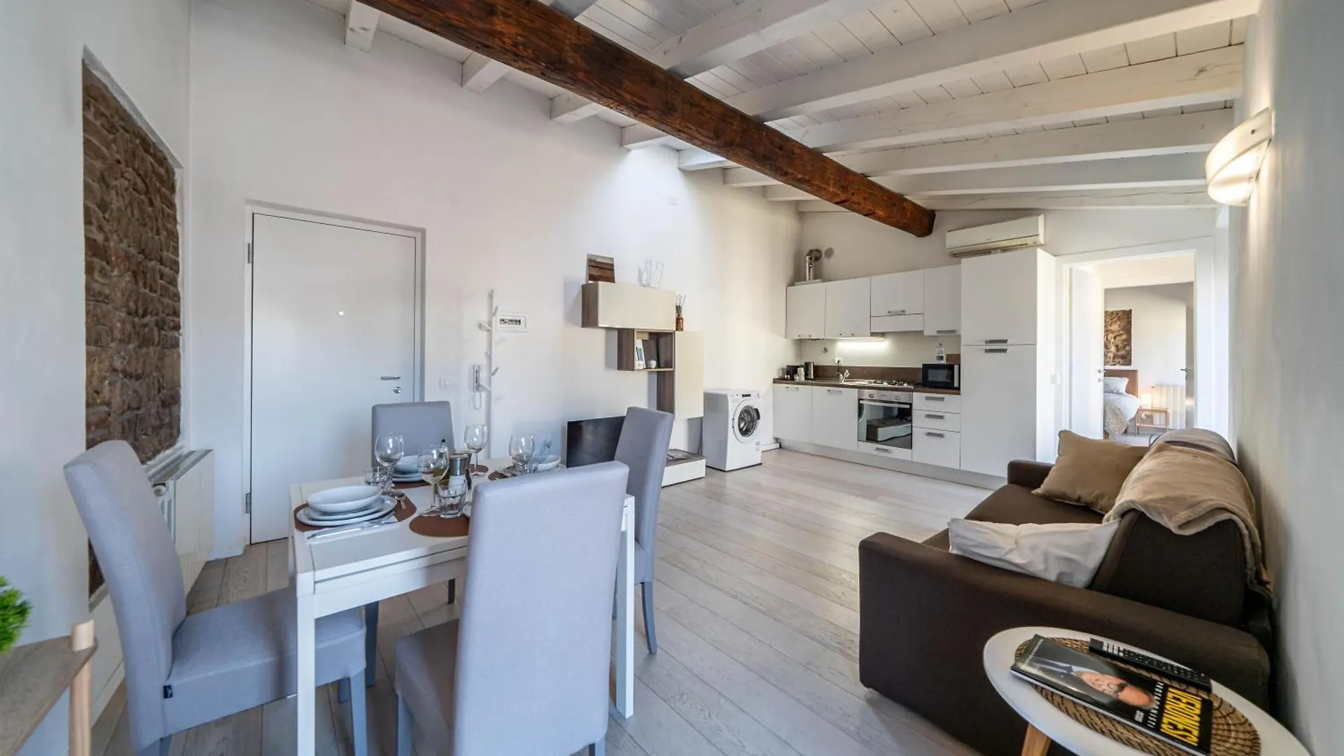 Casa Milu - Vicolo Satiro, Old Town Apartment Verona Italy